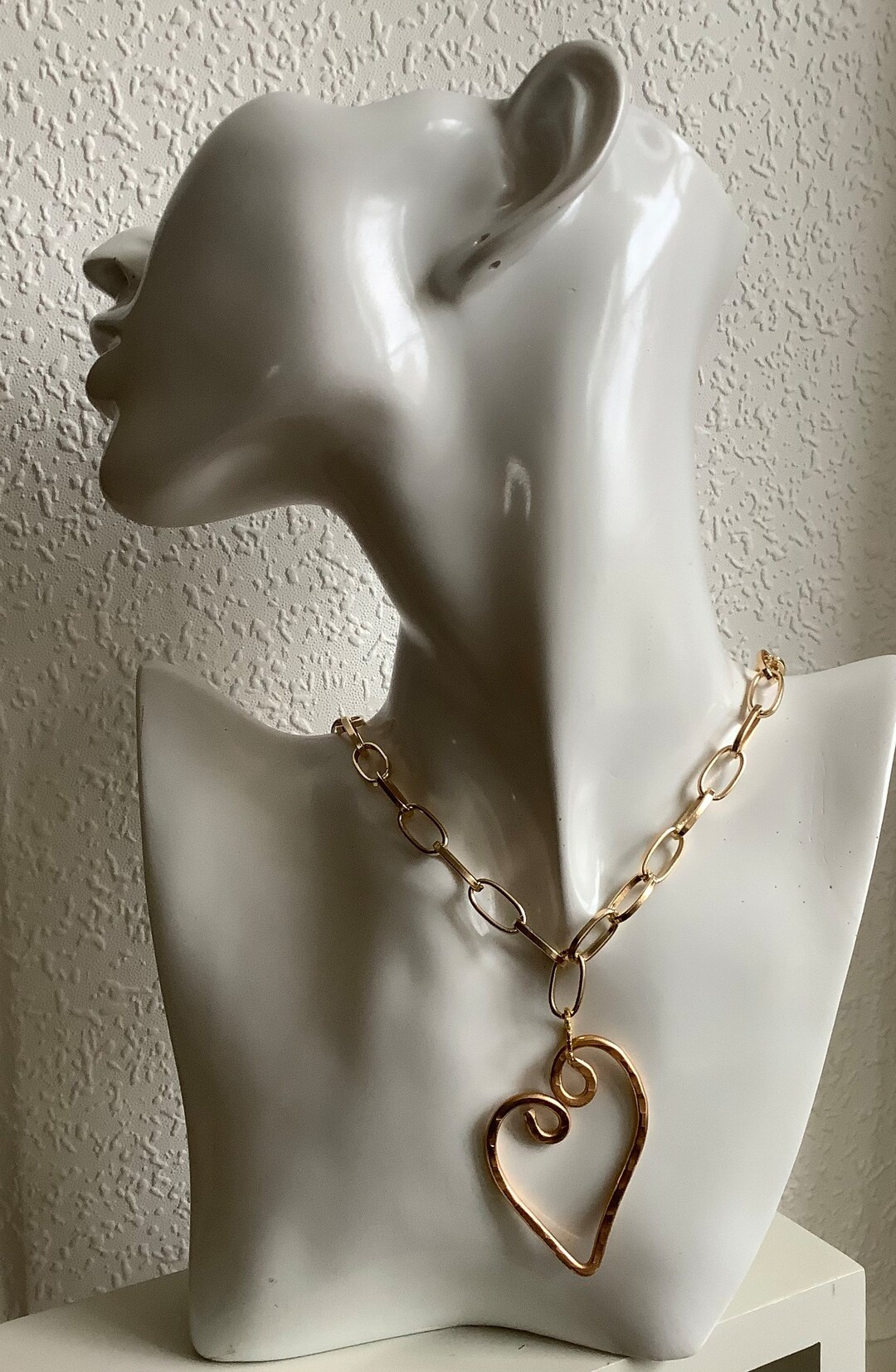 Elise Hammered Heart Cable Chain Necklace in Shiny Gold main image 0