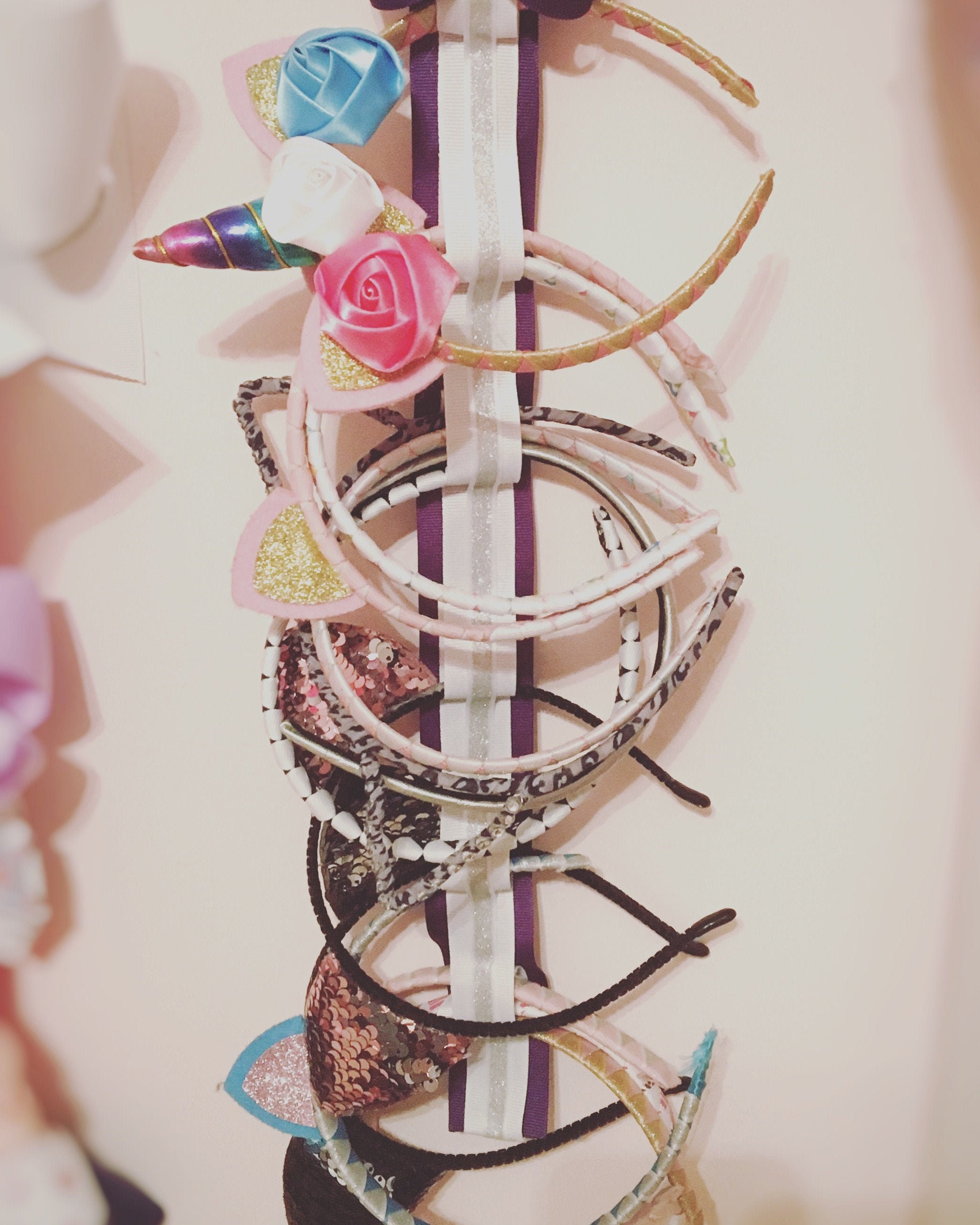 Tutorial: Hair Clip Holder  Hair clip holder, Organizing hair accessories, Hair  clip organizer