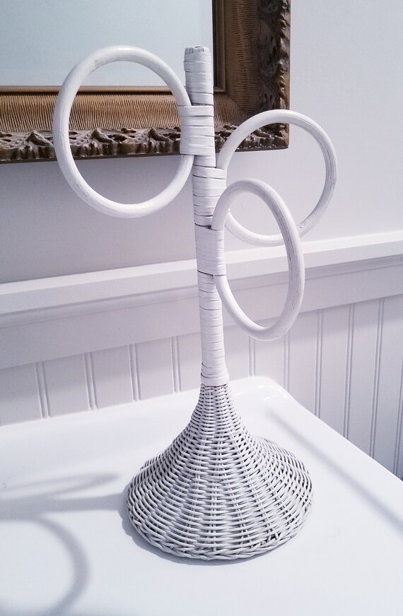 Table top online towel holder