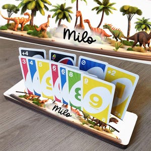 Support bois personnalisé "Stop galère" coloré pour cartes à jouer - modèle Dinosaures, trex, t-rex