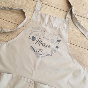 Personalized women&#39;s kitchen apron with first name | Gift idea for mom | Gift idea for grandma | Gift for cooking fan