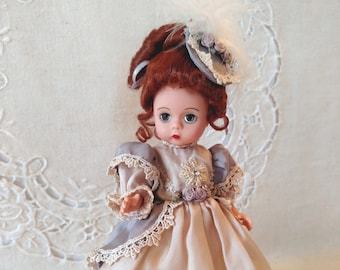 Sofisticada seda victoriana, HTF, Madame Alexander, muñeca vintage de 8 &quot;, sombrero, caja, etiqueta de muñeca, papeleo