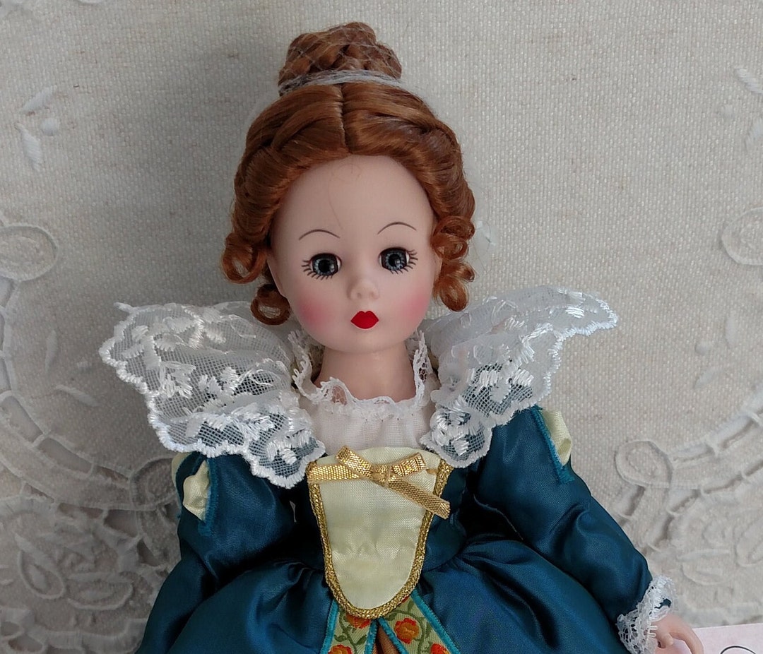 Madame-Alex7878ander-8x7894-