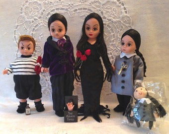 The Addams Family, NRFB, HTF, Madame Alexander, FAO Schwarz, Vintage, 8" & 10" Doll Set, All Accessories, Wrist Tag, Paperwork