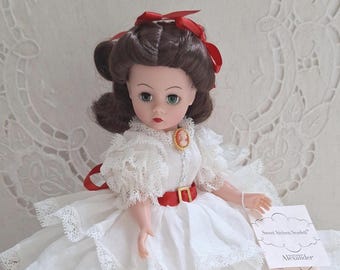 Sweet Sixteen Scarlett, LE 203/750, HTF, Madame Alexander, 10" pop, doos, polslabel, papierwerk, geen certificaat van bewijs