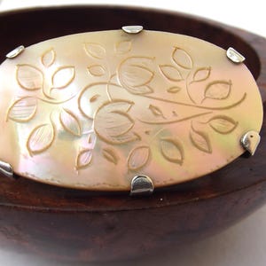 1800 Victorian mother of pearl flower brooch, antique mother of pear brooch, shell pearl brooch, floral shell antique brooch, for a gift