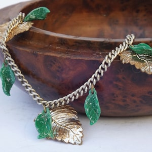 jaren 1920 art deco messing groene celluloid ketting, ketting met bladeren, celluloid messing blad ketting, voor een cadeau, voor een verzamelaar