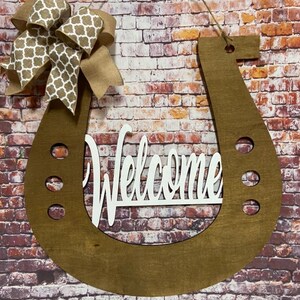 Horseshoe door hanger