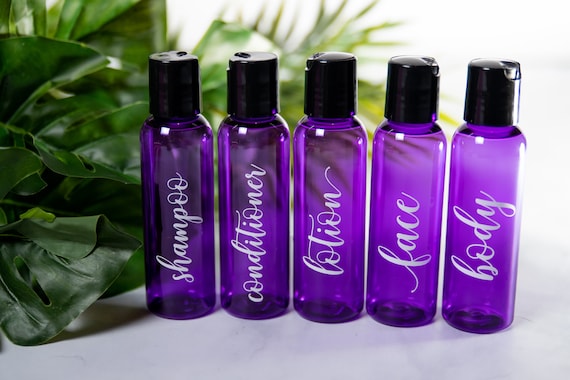 Travel Size TSA approved bottles for shampoo make a perfect addition on the holiday gift guide.