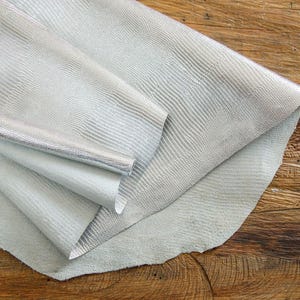 Cuero con relieve de serpiente metalizado, cuero italiano genuino, cuero metalizado para arte y artesanía, prendas de vestir, bolsos con relieve / Leather Hub