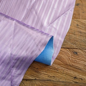 Cuero teñido con relieve retro metalizado / Piel morada / Ropa Estampado morado / Piel retro / Piel morada cromada