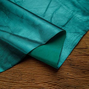 Cuero verde metalizado, cuero genuino para manualidades, cuero curtido al cromo, tapicería y moda