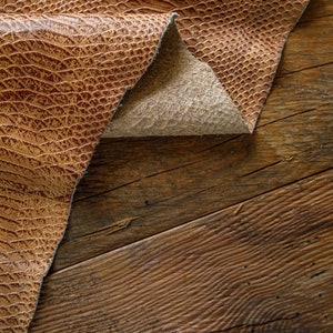 Cuero con relieve de serpiente ahumada, Bolsos de cuero, Tapicería de moda, Cuero genuino / CUERO HUB
