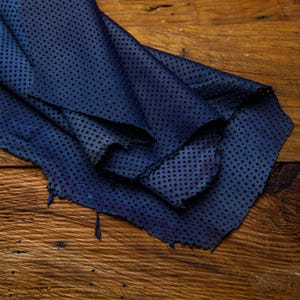 Cuero perforado azul marino, piel de vacuno de primera calidad, recortes de lunares, cuero para zapatos, bolsos y tapicería / Leather Hub