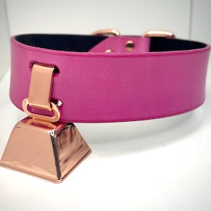 Handgefertigte Leder Kitten Petplay Choker mit Rose Gold Kuhglocke in verschiedenen Lederfarben erhältlich