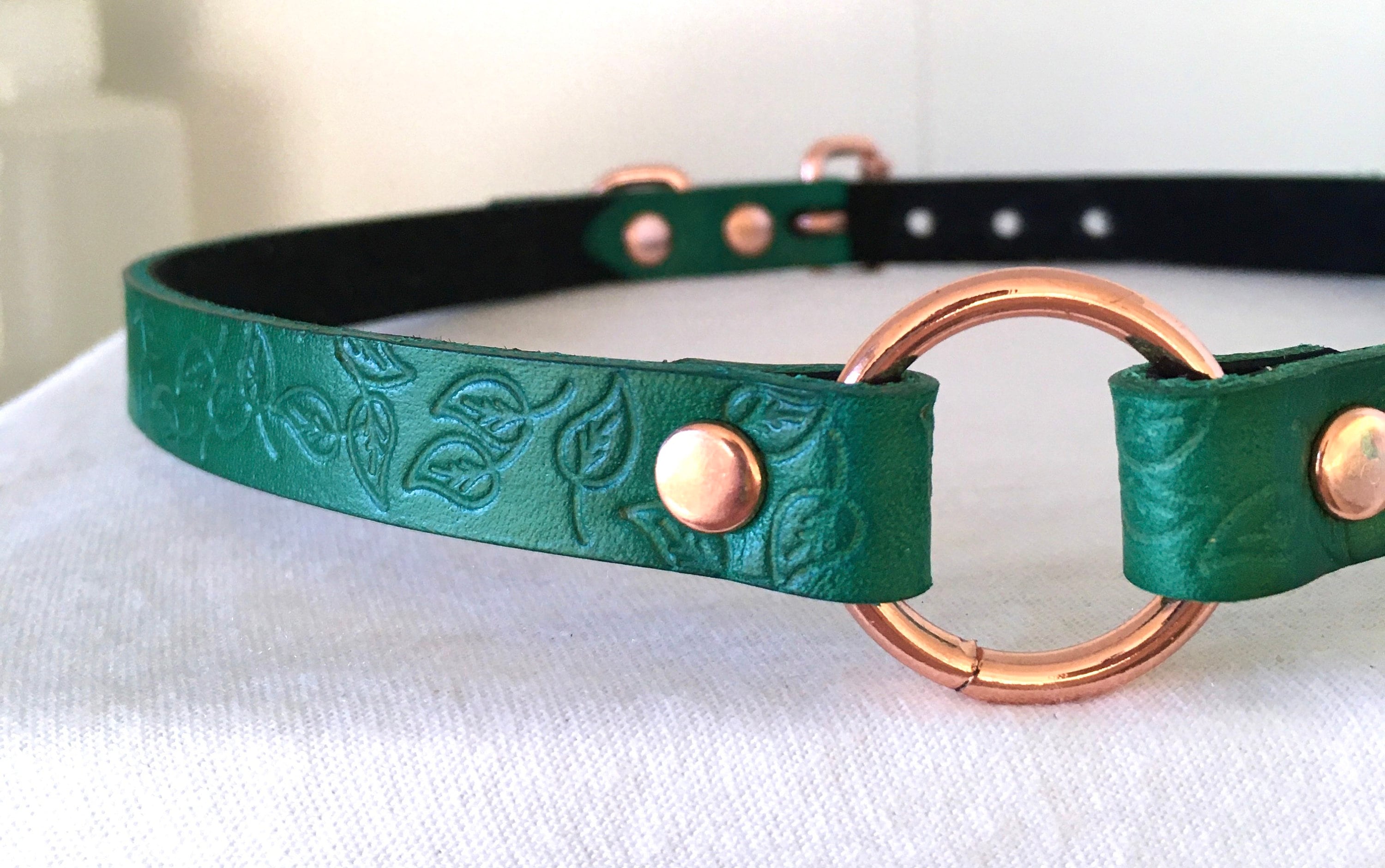 Handcrafted Green Leather Leaf Collar