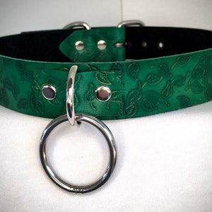 Handgefertigtes Grünes Leder Blatt Muster BDSM Kink Collar Choker Pet Play erhältlich in mehreren Hardware Farben Bild 8