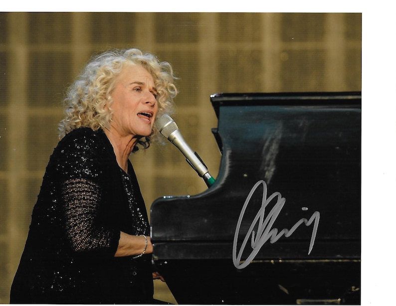 The Great Singer-songwriter CAROLE KING Nice Autographed 8x10 Picture ...