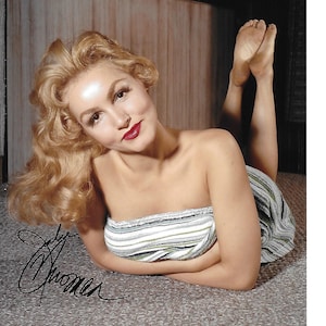 Long Time Beautiful Actress Julie Newmar Signed 8x10 Photograph