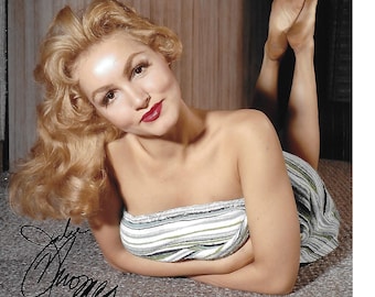 Long Time Beautiful Actress Julie Newmar Signed 8x10 Photograph