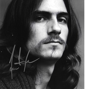 Legendary Vocalist JAMES TAYLOR Authentic Autographed 8x10 Pic