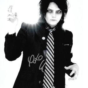Cantor compositor e vocalista da banda GERARD WAY assinado posado fotografia 8x10
