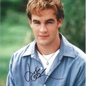 Very Talented Actor James Van Der Beek Nicely Signed 8x10 Posed Photograph