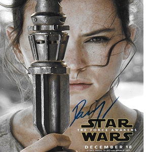 Great Looking Movie Promo Autographed 8x10 Pic Including  Daisy Ridley !!