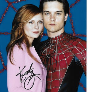 "Toller Super Hero Cast ""Spiderman"" 20x25cm mit Autogramm von Maguire und Kirsten Dunst."