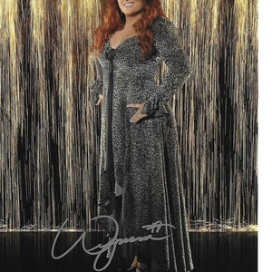 Country Music Singer &quot;WYNONA&quot; Nice Signed 8x10 Beautiful Pic