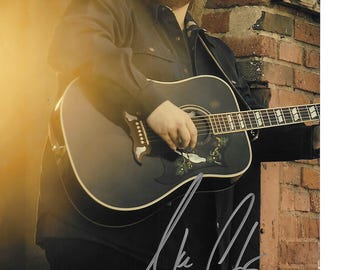 Multi Cma Awards Winner LUKE COMBS Nice Autographed 8x10 Photograph