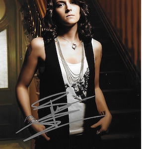 Award Winning Singer and Songwriter BRANDI CARLILE Awesome Signed 8x10 Photograph
