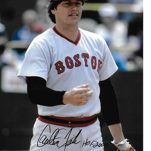 Baseball Hall of Famer CARLTON FISK Autographed 8x10 Action PHotograph