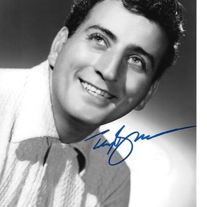Talented Singer Showman TONY BENNETT Authentic Signed 8x10 Photograph