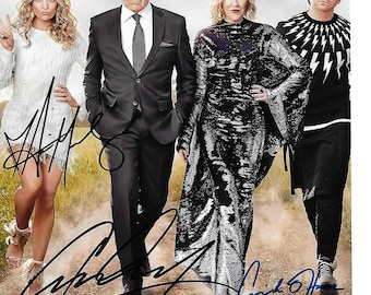 Tv Series Cast &quot;Schitts Creek&quot; Cast Autographed 8x10 Very Nice Photograph