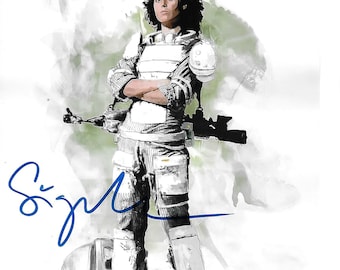 Iconic Movie 8x10 Photograph Signed by Actress Sigourney Weaver !!