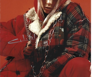 ビリー・アイリッシュ - VOGUE 2024年11月号 - サイン入り新雑誌 COA