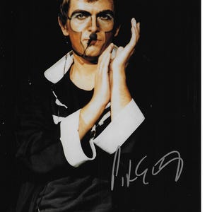 Iconic Singer-Songwrtier-Entertainer PETER GABRIEL All Time Rocker Autographed 8x10 pic