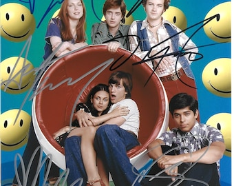Great Tv Series "That 70's Show" Cast Autographed 8x10 Series Promo Pic