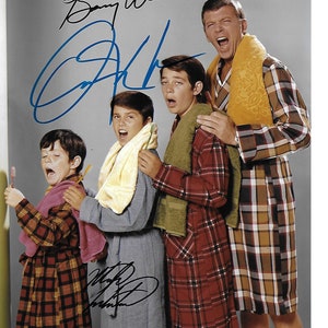 Tv Series &quot;The Brady Bunch&quot; Nice Cast Autographed 8x10 Photograph