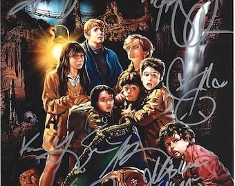 "Star besetzte Filmbesetzung ""The Goonies"" Autogramm von Hauptdarstellern im Format 8x10 , 20x26cm ."