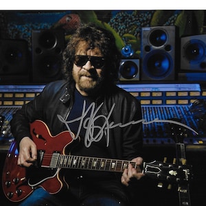 Rock N Roll Hall of Famer JEFF LYNNE Superb Signed 8x10 Concert Photograph