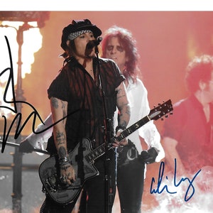 Foto del concerto 8x10 autografata dalla band firmata da DEPP e Alice Cooper !!