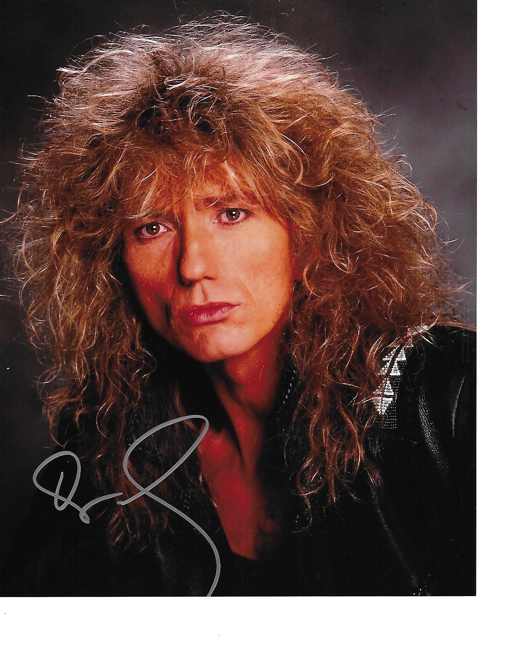 ロックンローラー歌手兼フロントマン、デヴィッド・カヴァデールの