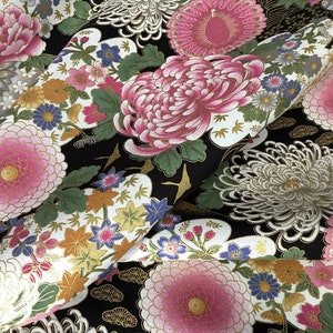 Tissu japonais, tissu grues japonaises, noir et or, tissus japonais, tissu patchwork, fleurs japonaises Tissu motifs tsuru et fleurs imagem 2