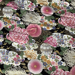 Tissu japonais, tissu grues japonaises, noir et or, tissus japonais, tissu patchwork, fleurs japonaises Tissu motifs tsuru et fleurs imagem 6