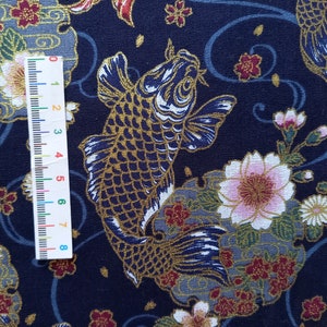 Tissu japonais, tissu coton, tissus japonais, tissu carpes, carpes koi, poisson japonais tissu coton carpes koi et fleurs fond marine image 4