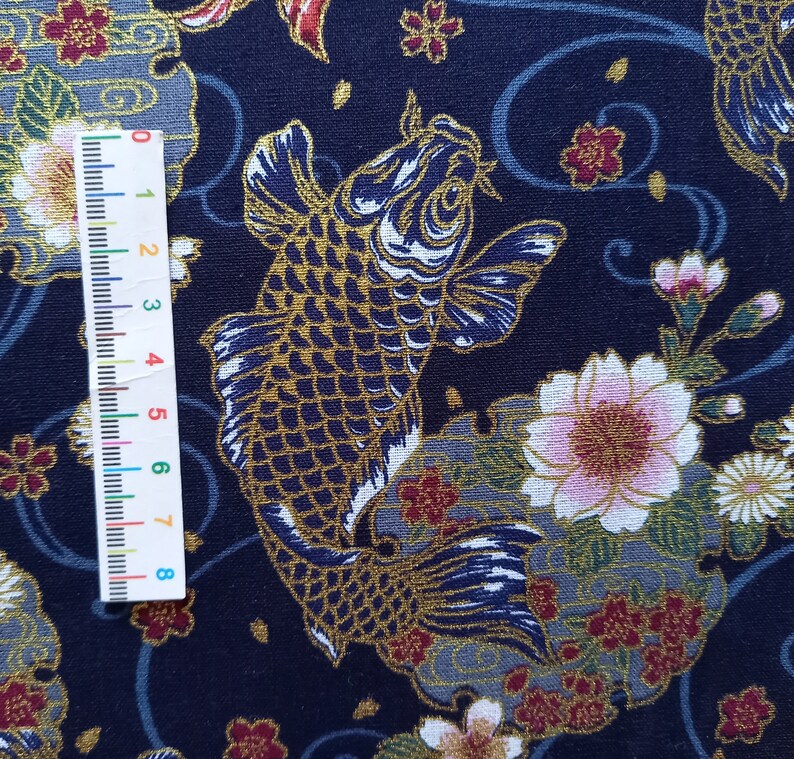 Tissu japonais, tissu coton, tissus japonais, tissu carpes, carpes koi, poisson japonais tissu coton carpes koi et fleurs fond marine image 4