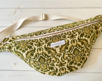 Grand sac banane en tissu tapisserie vintage fleuri vert et beige