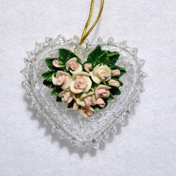 Vintage (NEW) spun glass heart Valentine's Day ornament with hand painted pink resin roses 2.5"